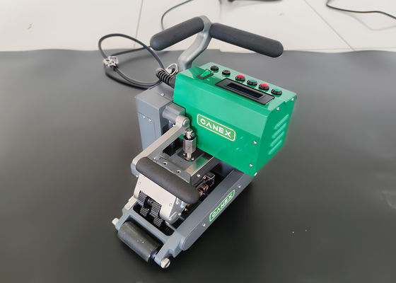 एचडीपीई जियोमेम्ब्रेन हॉट वेज मशीन 220V 2400W 1.0-4.0 मिमी पीपी तालाब लाइनर