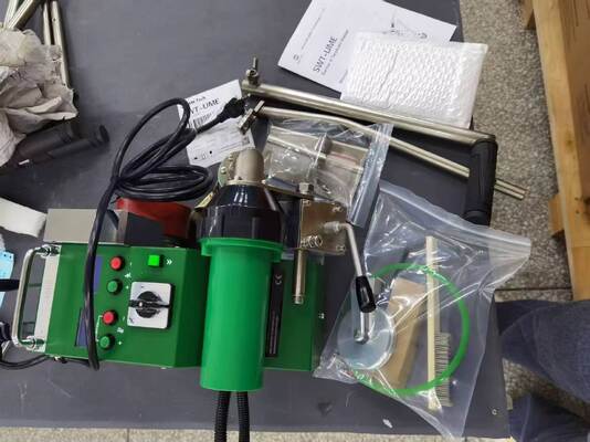 2800W SWT-UME 0.8-1.2MM पीवीसी बैनर और ओवरलैप/हेम/रोप वेल्डिंग के साथ टारपॉइल के लिए गर्म हवा वेल्डिंग मशीन
